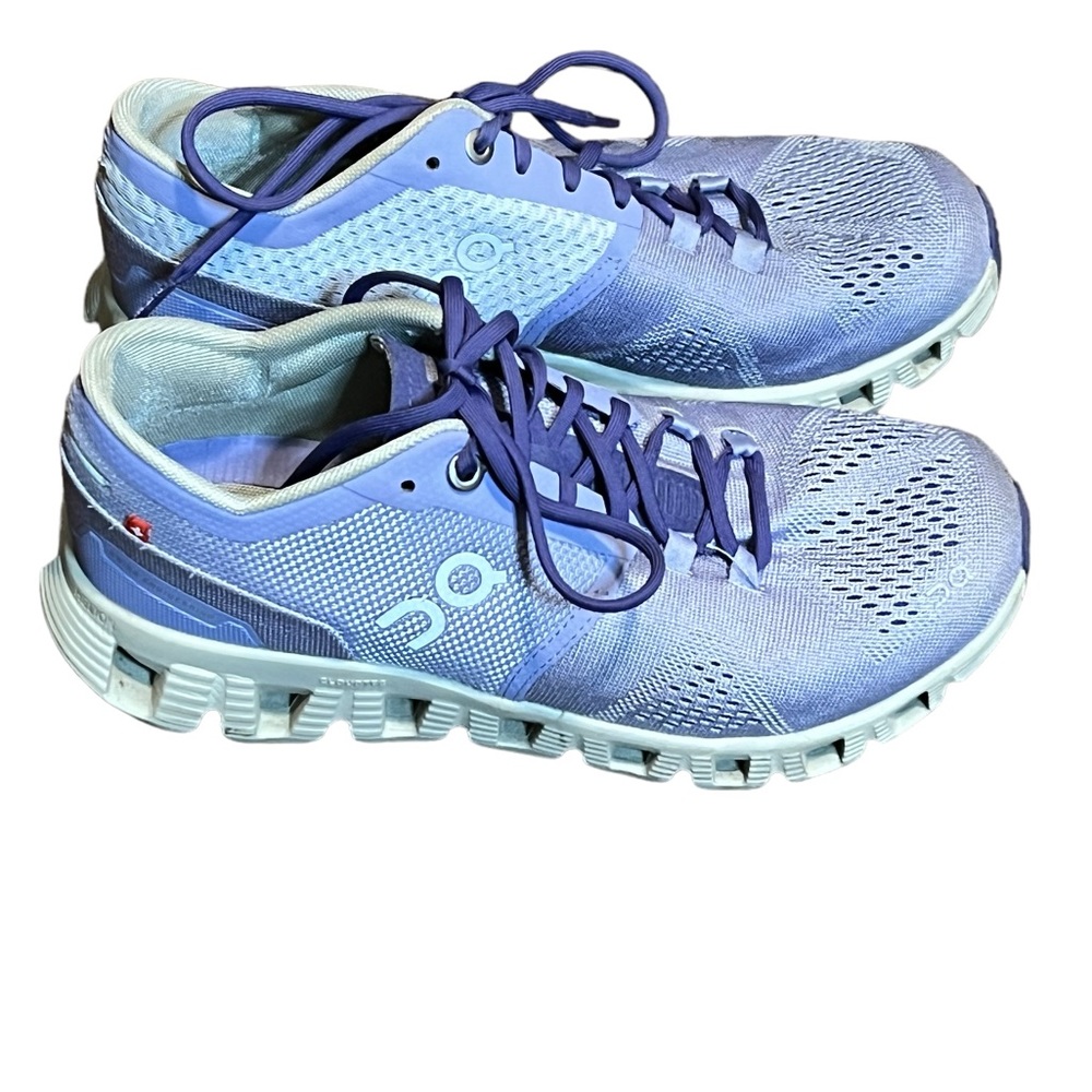 Women’s On Running On Cloud Sneakers Size 5 Purple - Picture 2 of 5